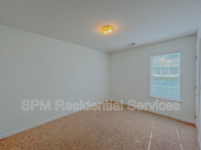 3 Bedroom in Beautiful neighborhood in Newbury Woods property image