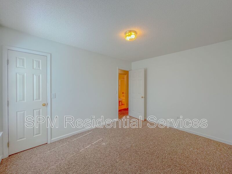 3 Bedroom in Beautiful neighborhood in Newbury Woods property image