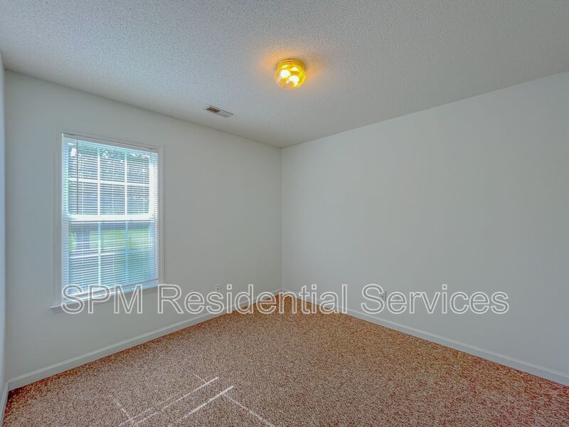 3 Bedroom in Beautiful neighborhood in Newbury Woods property image