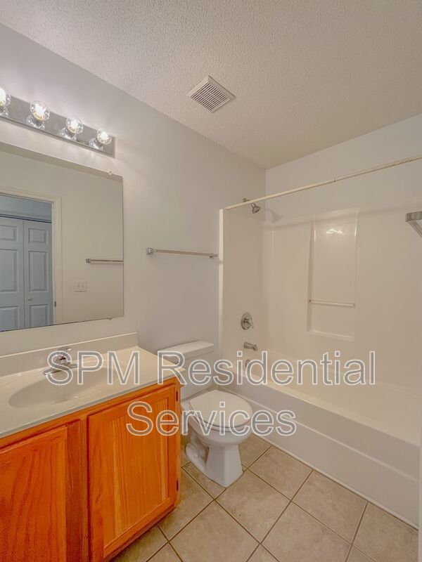 3 Bedroom in Beautiful neighborhood in Newbury Woods property image