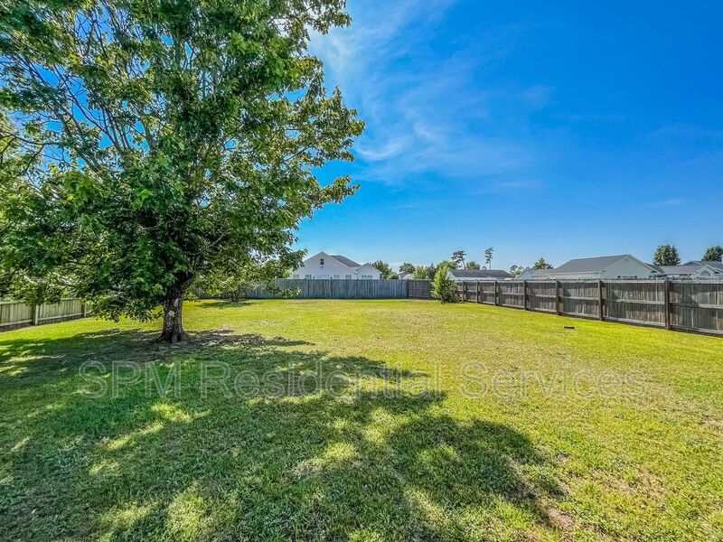 3 Bedroom in Beautiful neighborhood in Newbury Woods property image