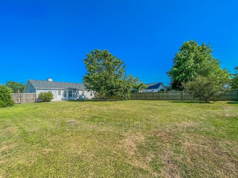 3 Bedroom in Beautiful neighborhood in Newbury Woods property image