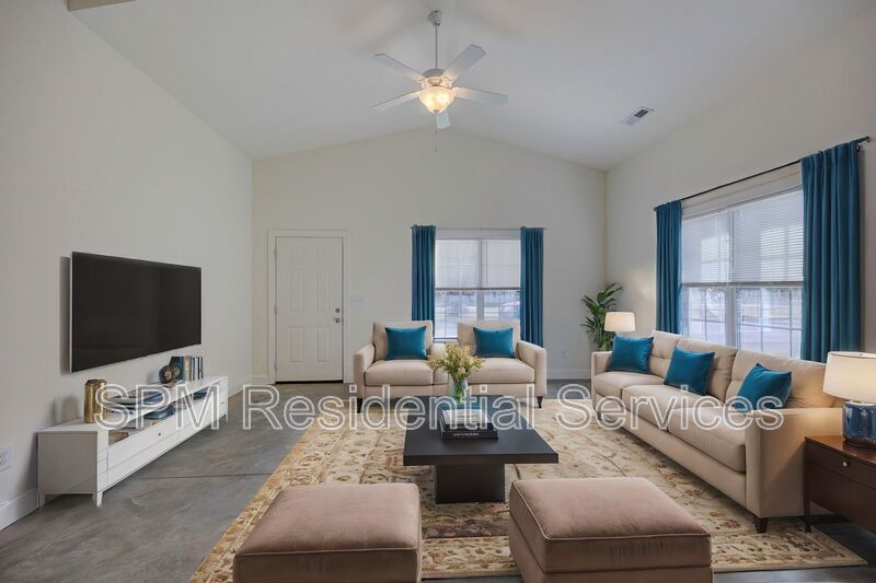 *FIRST FULL MONTH RENT FREE* (1 Bed 1 Bath Single Story Duplex Patio Home) property image
