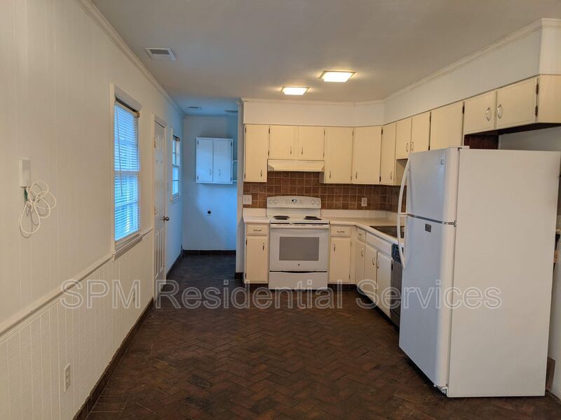 3 Bedroom home with huge yard! property image