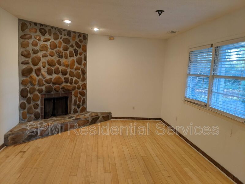 3 Bedroom home with huge yard! property image