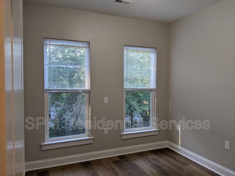 Near Historic Downtown, Charleston-style duplex property image