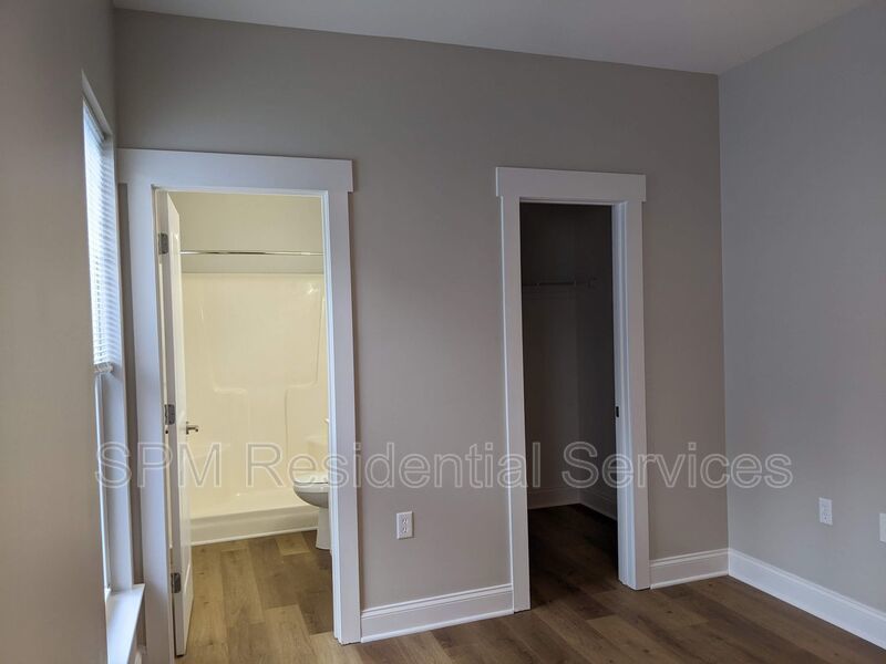 Near Historic Downtown, Charleston-style duplex property image