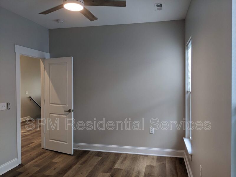 Near Historic Downtown, Charleston-style duplex property image