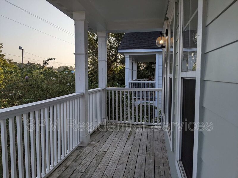 Near Historic Downtown, Charleston-style duplex property image