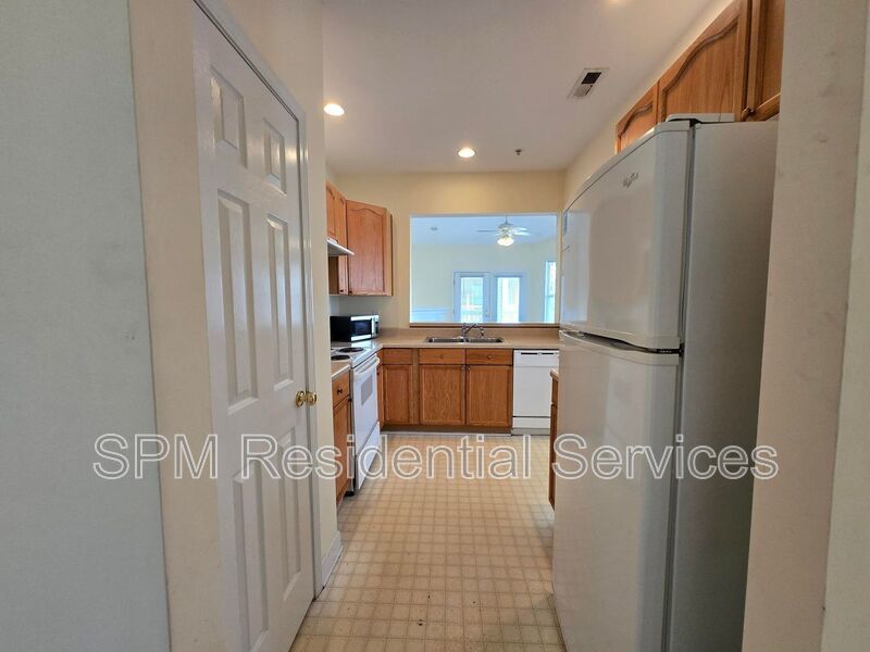 Top-Floor, Wraparound Deck, Pool, Near Airport property image