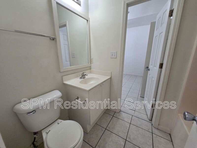 Lake Avenue Patio Homes - Tile Floors & Vaulted Ceilings property image