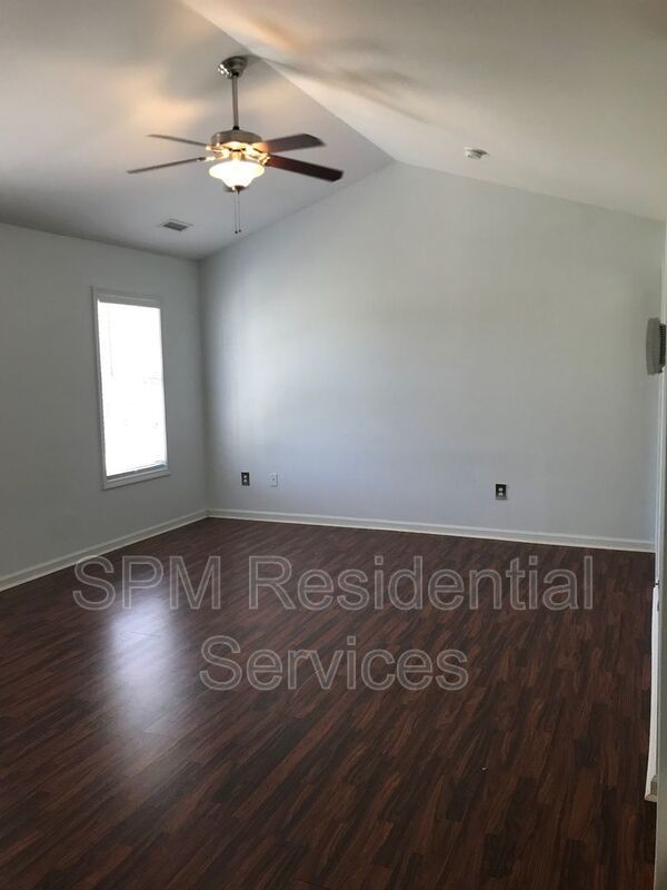 Large yard, Kitchen Island property image