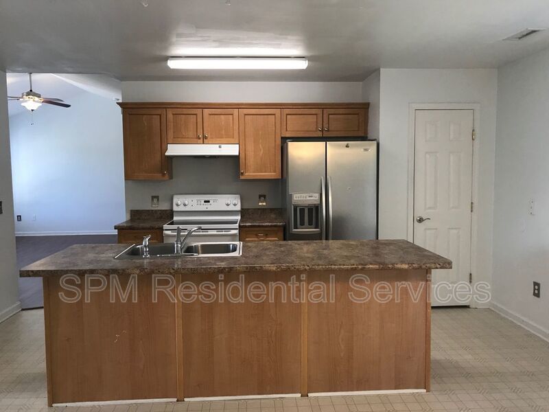Large yard, Kitchen Island property image