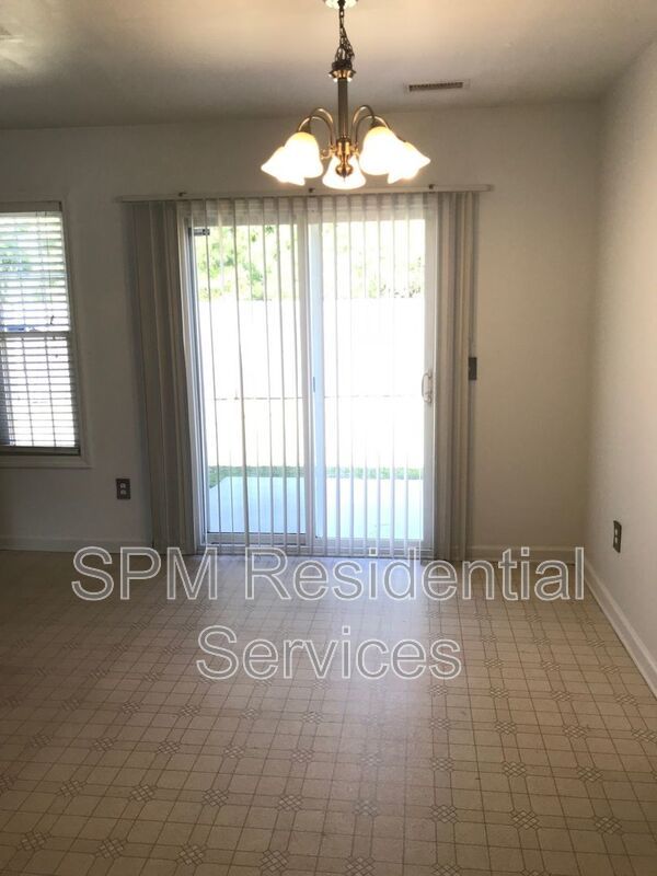 Large yard, Kitchen Island property image