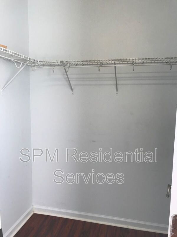 Large yard, Kitchen Island property image