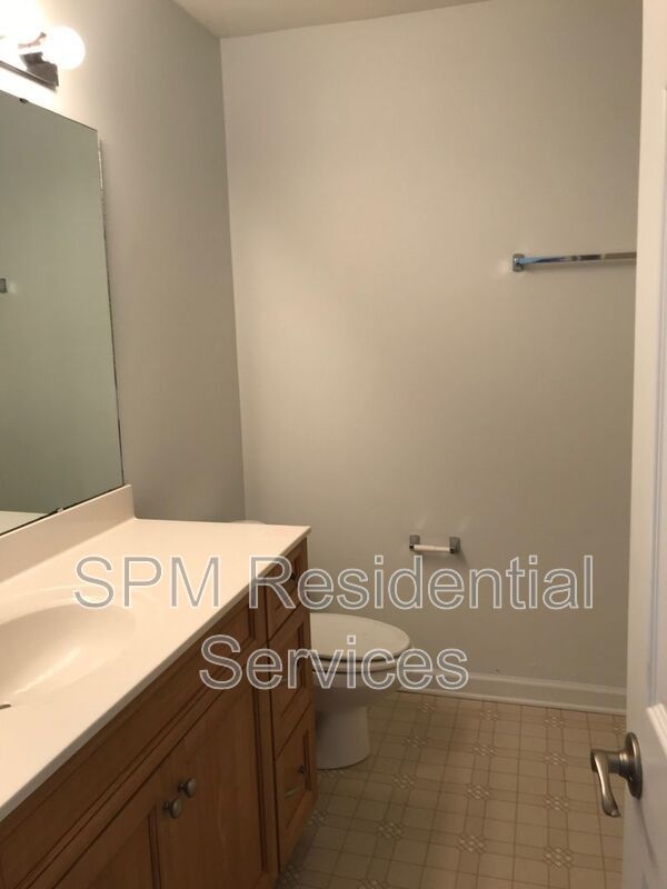 Large yard, Kitchen Island property image