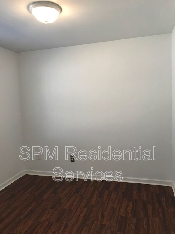 Large yard, Kitchen Island property image