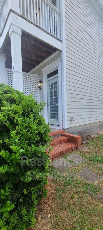 Near Historic Downtown, Charleston-style duplex property image