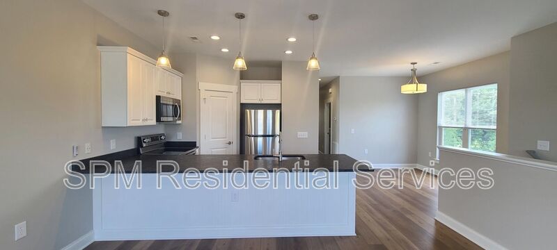 Near Historic Downtown, Charleston-style duplex property image