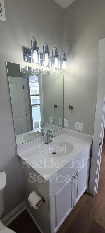 Near Historic Downtown, Charleston-style duplex property image