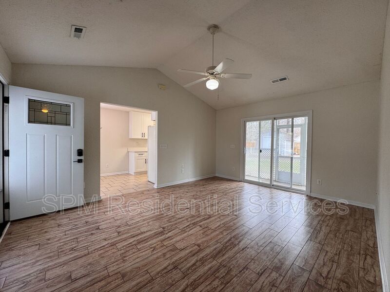 Stoney Creek Plantation -Screened In Back Patio, Large Fully Fenced Backyard, Washer & Dryer Included property image