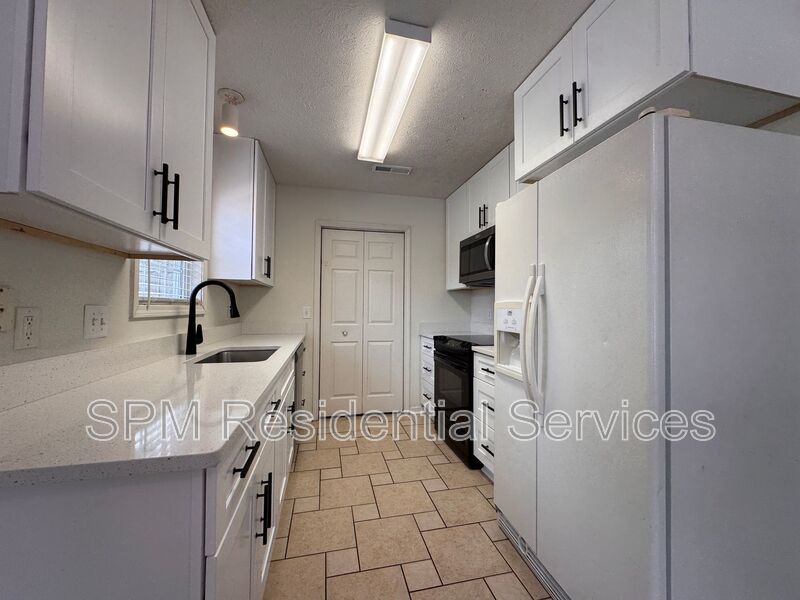 Stoney Creek Plantation -Screened In Back Patio, Large Fully Fenced Backyard, Washer & Dryer Included property image