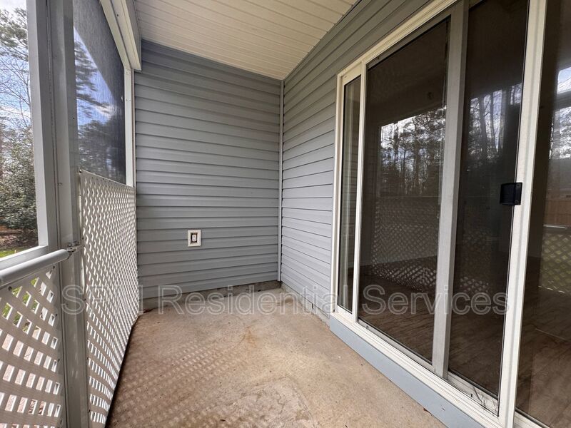 Stoney Creek Plantation -Screened In Back Patio, Large Fully Fenced Backyard, Washer & Dryer Included property image