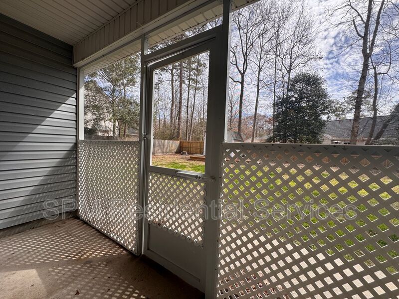 Stoney Creek Plantation -Screened In Back Patio, Large Fully Fenced Backyard, Washer & Dryer Included property image