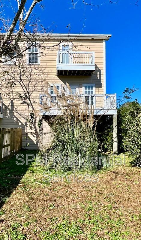 3 Bedroom 2 1/2 Bath Townhome in Hampstead property image