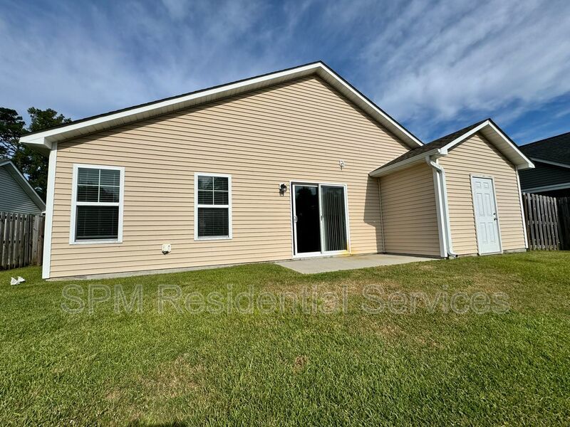 Fenced in backyard, LVP throughout, Covered front porch property image