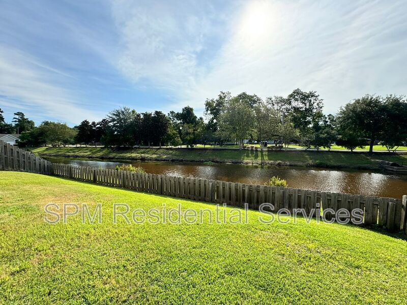 Fenced in backyard, LVP throughout, Covered front porch property image
