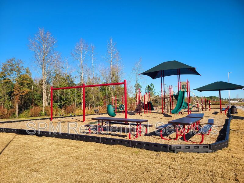 Community Pool, Playground, close Belville Park and Restaurants. property image