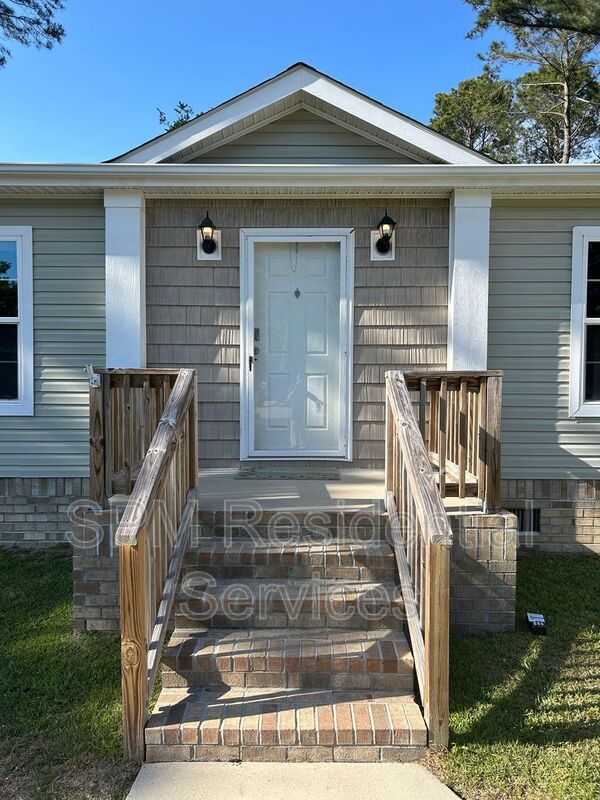 Large fenced backyard, Community Pool, and Kitchen Island property image