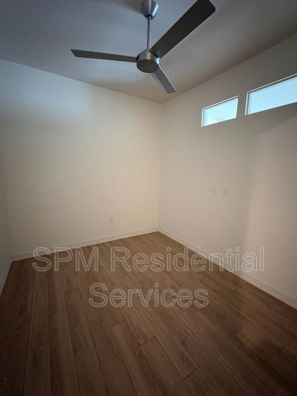 1st Floor, 2Bed/2Bath, Downtown, Close to CFCC property image