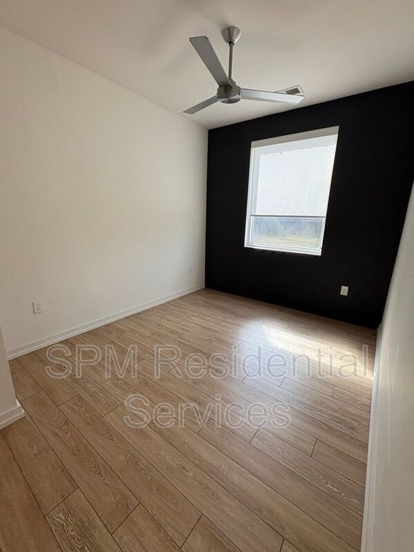 1st Floor, 2Bed/2Bath, Downtown, Close to CFCC property image