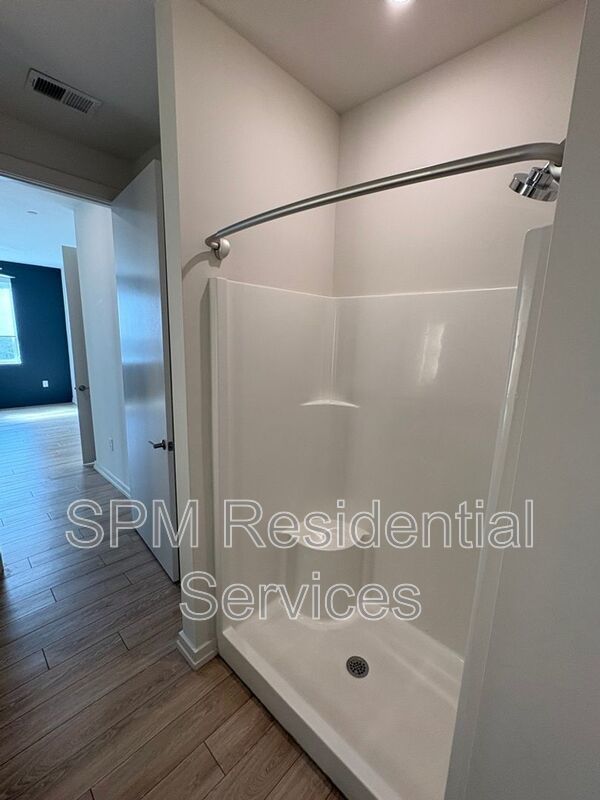 1st Floor, 2Bed/2Bath, Downtown, Close to CFCC property image