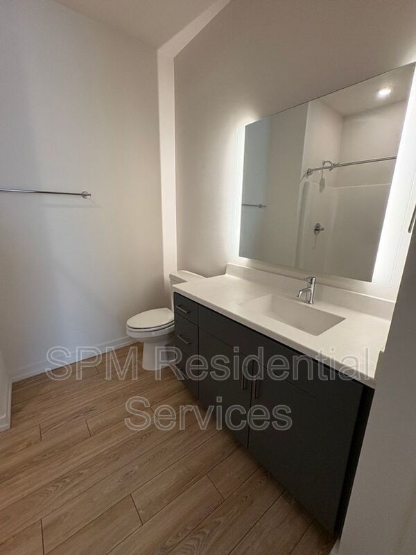 1st Floor, 2Bed/2Bath, Downtown, Close to CFCC property image