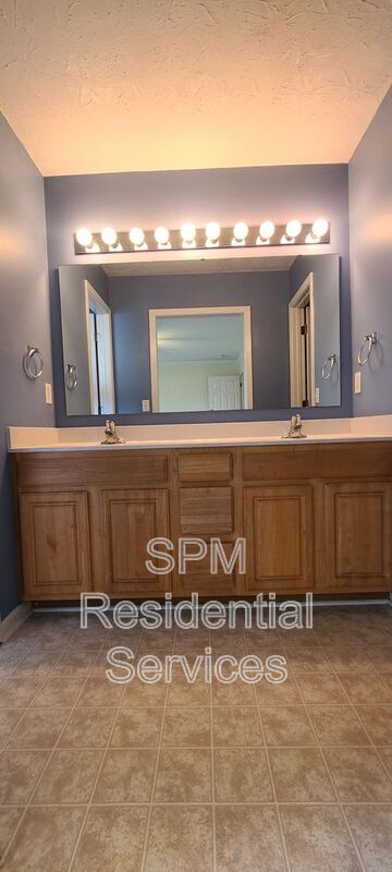 Fenced in backyard, Trash included, large primary bedroom. property image