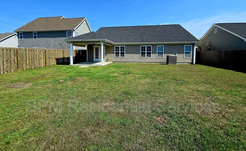 Fully fenced in yard, community pool 4 Bedroom house property image