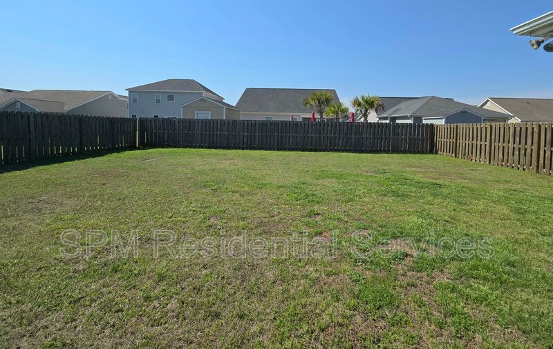Fully fenced in yard, community pool 4 Bedroom house property image