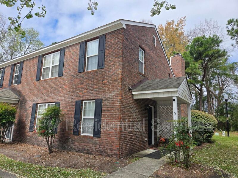 5150 Lampost Cir property image