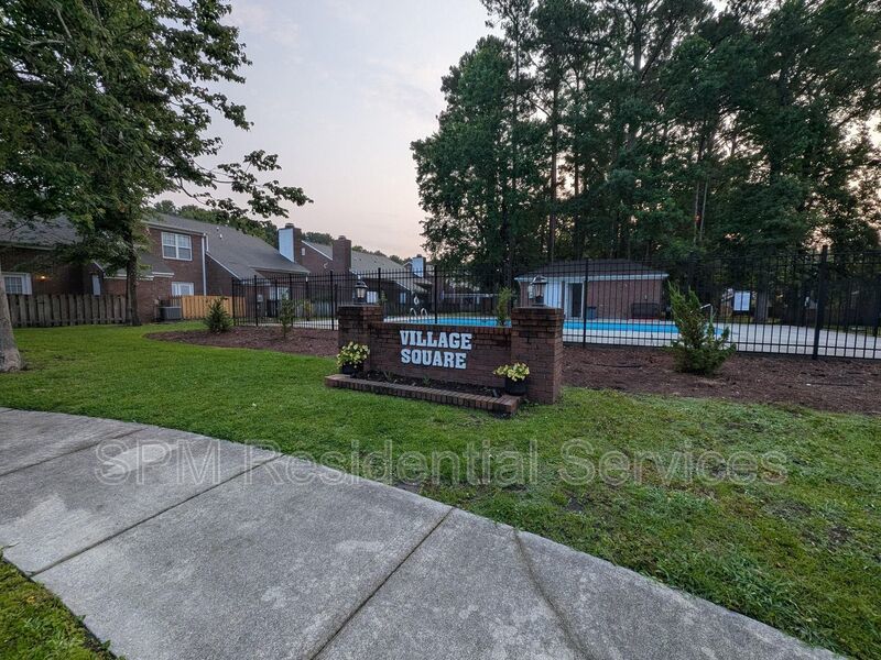 5150 Lampost Cir property image