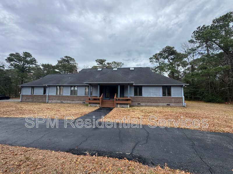 Porters Neck - Large Yard, Two Car Garage, New Luxury Vinyl Plank Flooring property image