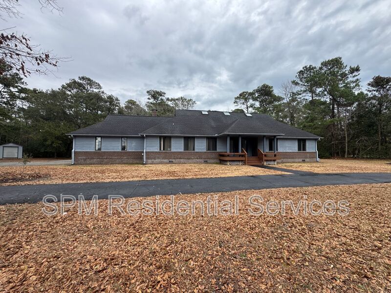 Porters Neck - Large Yard, Two Car Garage, New Luxury Vinyl Plank Flooring property image