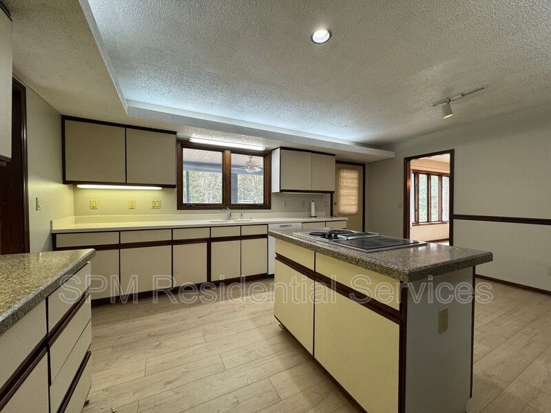 Porters Neck - Large Yard, Two Car Garage, New Luxury Vinyl Plank Flooring property image