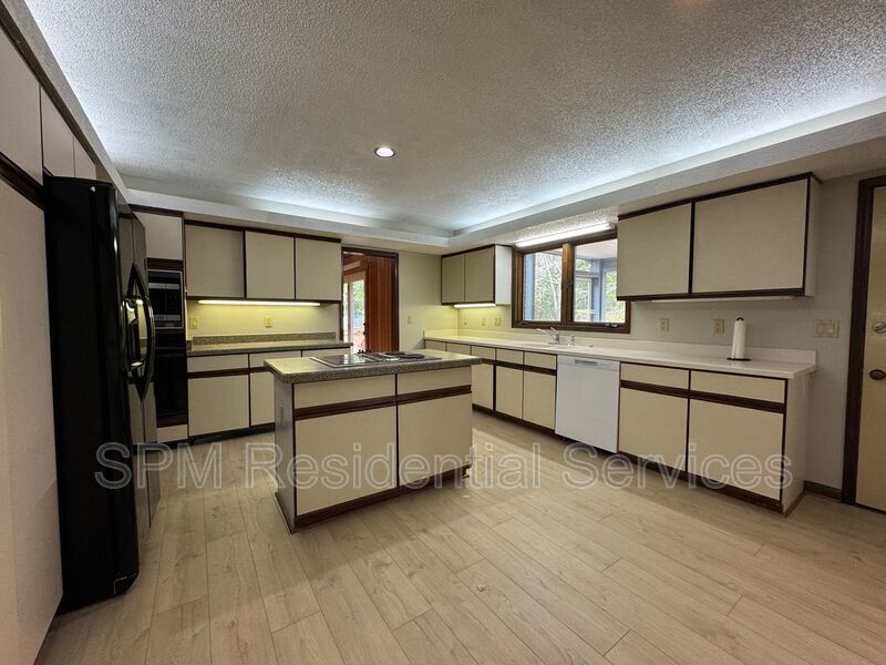 Porters Neck - Large Yard, Two Car Garage, New Luxury Vinyl Plank Flooring property image