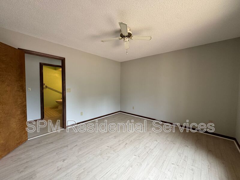 Porters Neck - Large Yard, Two Car Garage, New Luxury Vinyl Plank Flooring property image