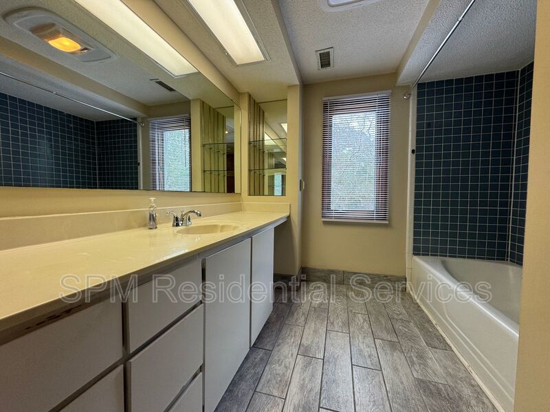 Porters Neck - Large Yard, Two Car Garage, New Luxury Vinyl Plank Flooring property image