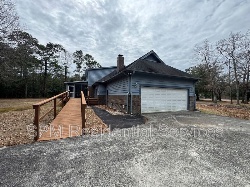 Porters Neck - Large Yard, Two Car Garage, New Luxury Vinyl Plank Flooring property image