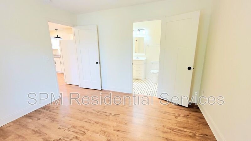 5004A Barefoot Dr property image